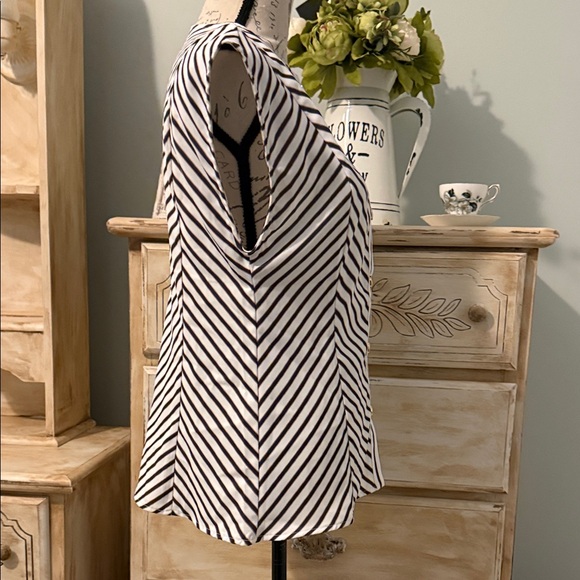 NWT Commense Striped Round-Neck Shirt in Medium. - Picture 15 of 15